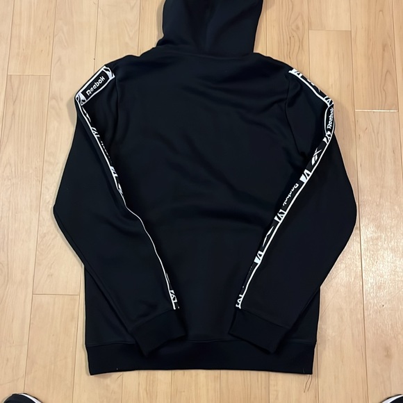 Reebok Black Hoodie Size Medium - Picture 6 of 8